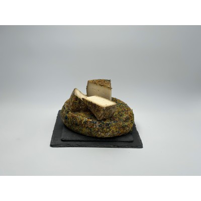 Tomme de chevre aux fleurs